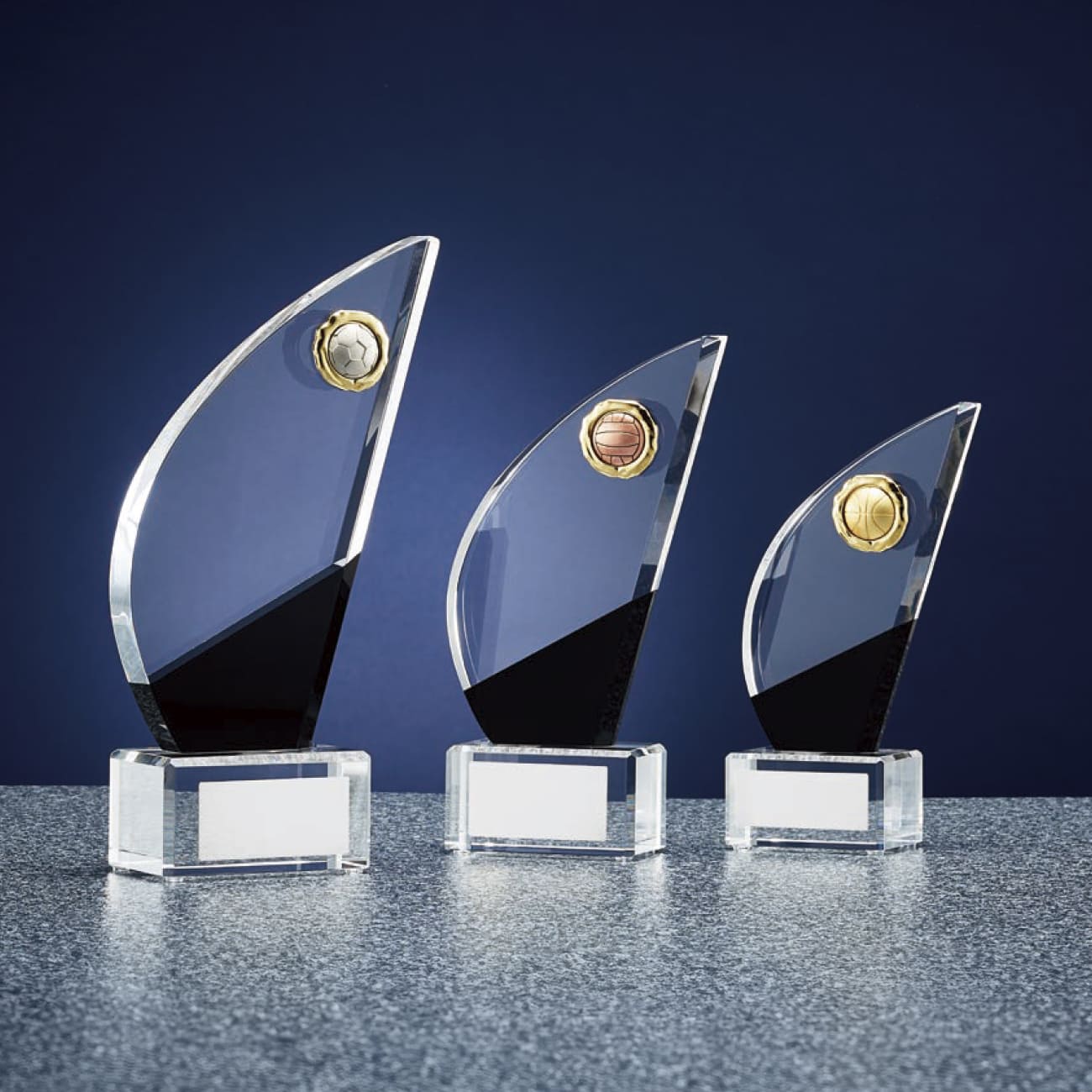 クリスタルトロフィー（旧型番：O-RB-6118）【O-RB-6001_Bサイズ】高さ：21.0cm《営業日11時までのご注文で翌営業日出荷》　[A-68]〈L〉