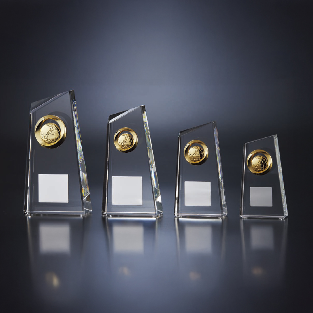 クリスタルトロフィー　地球付（旧型番：O-BW-2384）【O-BW-2104_Dサイズ】高さ：12.5cm《営業日11時までのご注文で翌営業日出荷》　[A-209]〈L〉