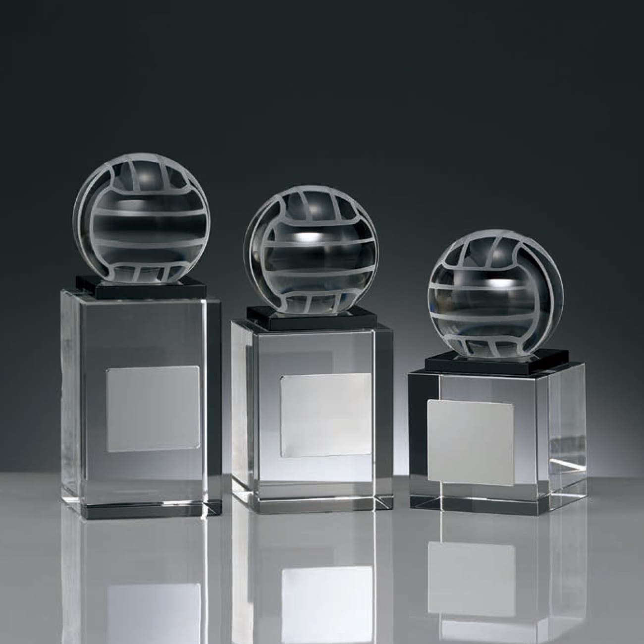 クリスタルトロフィー　バレーボール付（旧型番：O-BW-2667）【O-BW-2340_Cサイズ】高さ：10.0cm《営業日11時までのご注文で翌営業日出荷》　[A-209]〈L〉