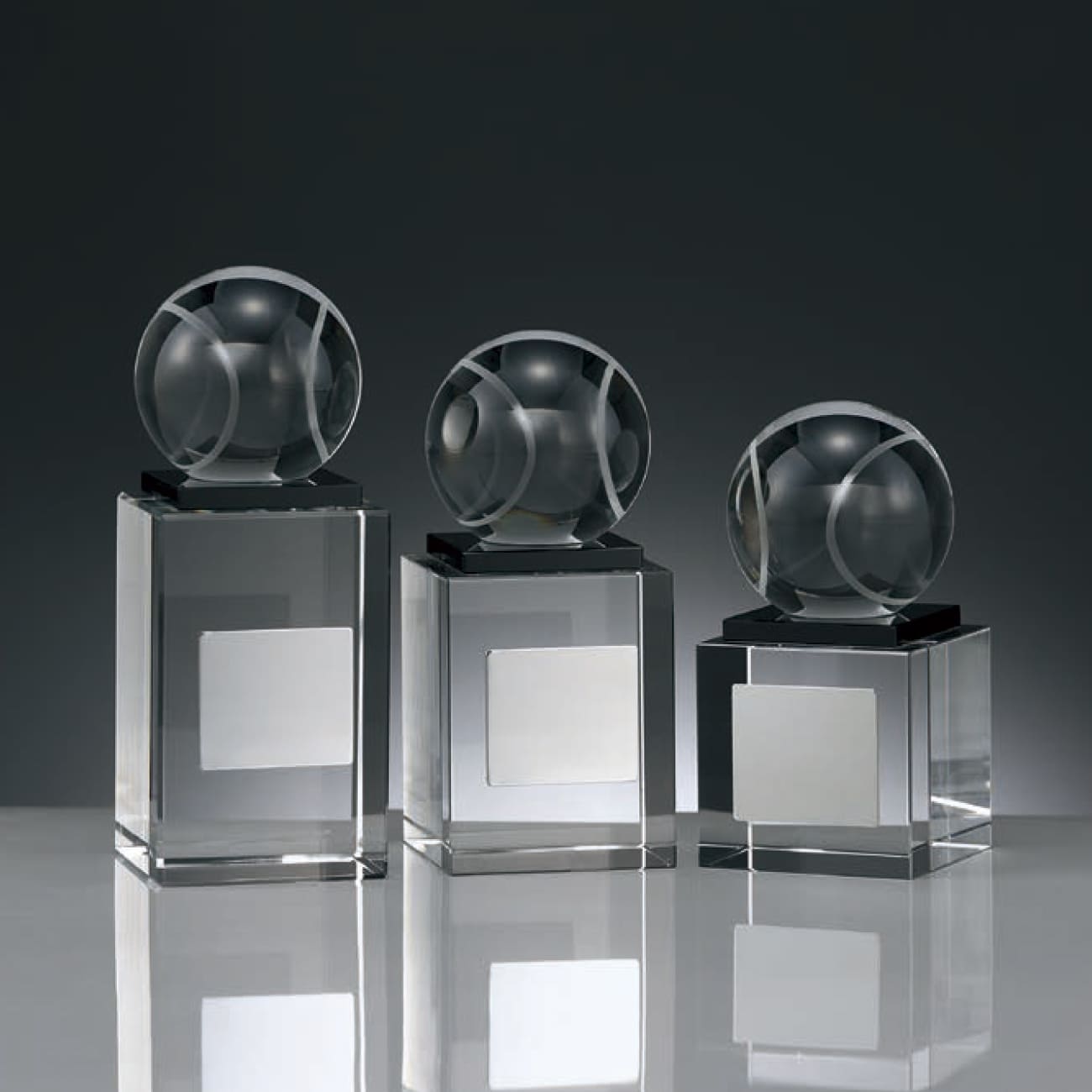 クリスタルトロフィー　テニスボール付（旧型番：O-BW-2668）【O-BW-2342_Cサイズ】高さ：10.0cm《営業日11時までのご注文で翌営業日出荷》　[A-209]〈L〉