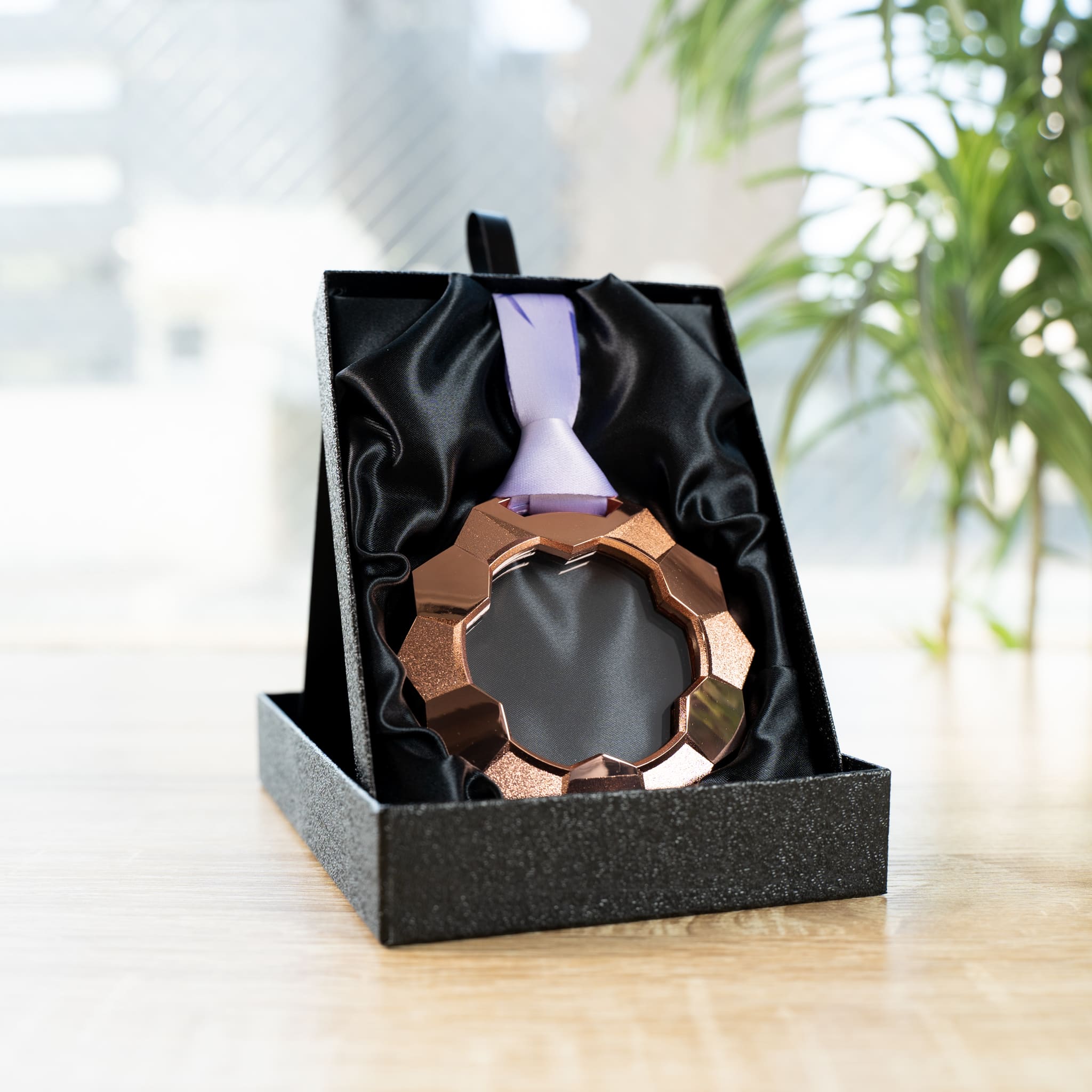 メダル 本体金属・光学ガラス製 2Dレーザー加工 内部レーザー