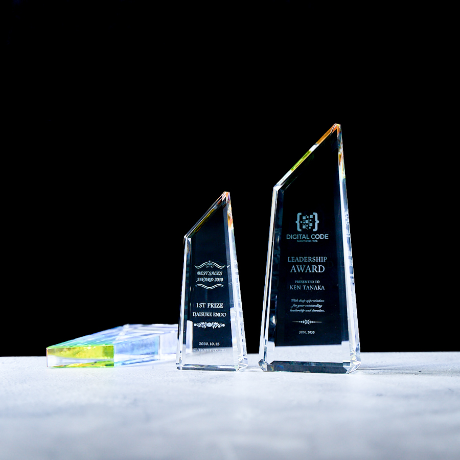 【ラスト一点再入荷】レインボー入りロッククリスタルプレート クリスタルトロフィー レインボー加工《XC-R-0108_Dサイズ》(高さ