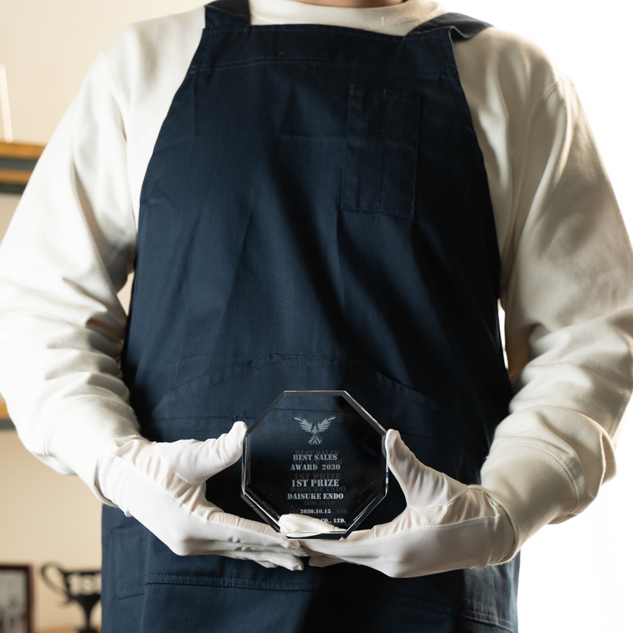 クリスタルトロフィー 内部レーザー彫刻《XC-L-0141_Cサイズ》(高さ