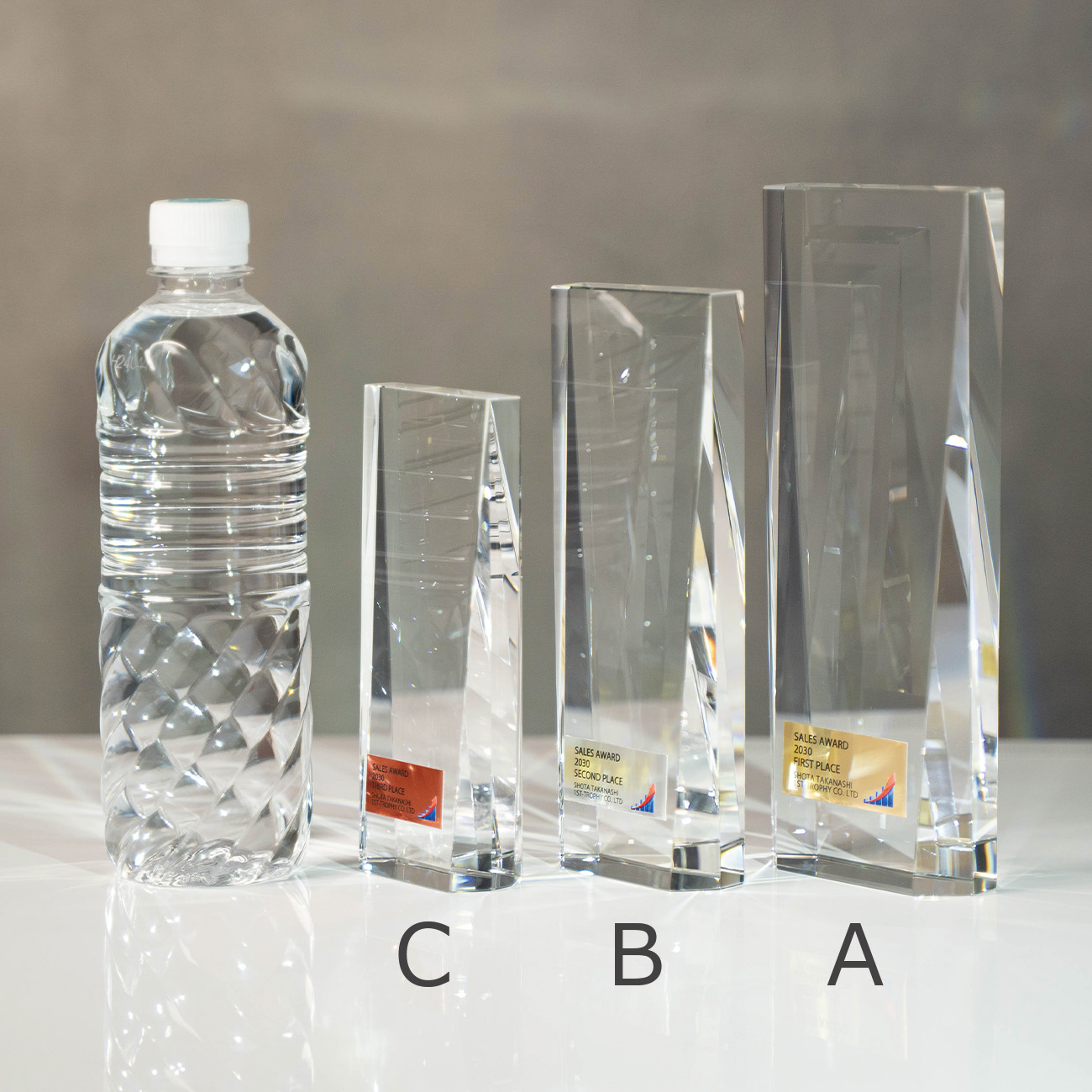 クリスタルトロフィー《XC-PO-0113_Cサイズ》(高さ：15.0cm 幅：5.5cm