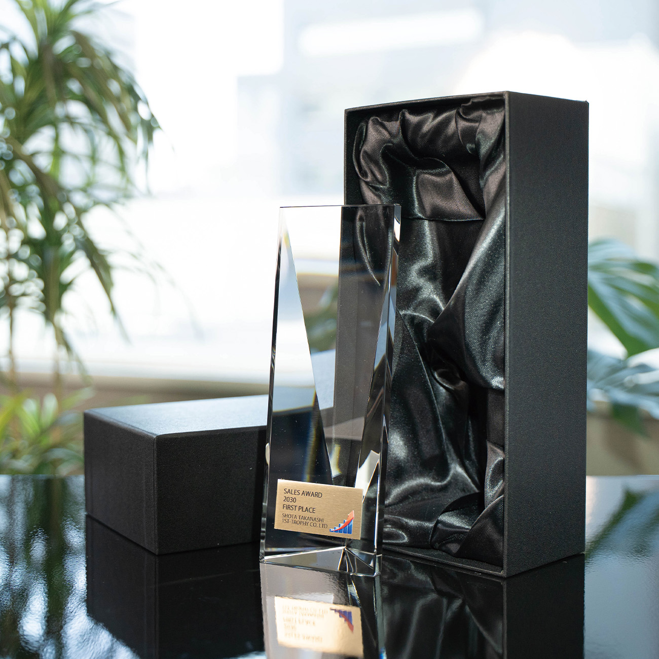 クリスタルトロフィー AWARDロゴ+プレート《XC-PL-0143_Cサイズ》(高さ