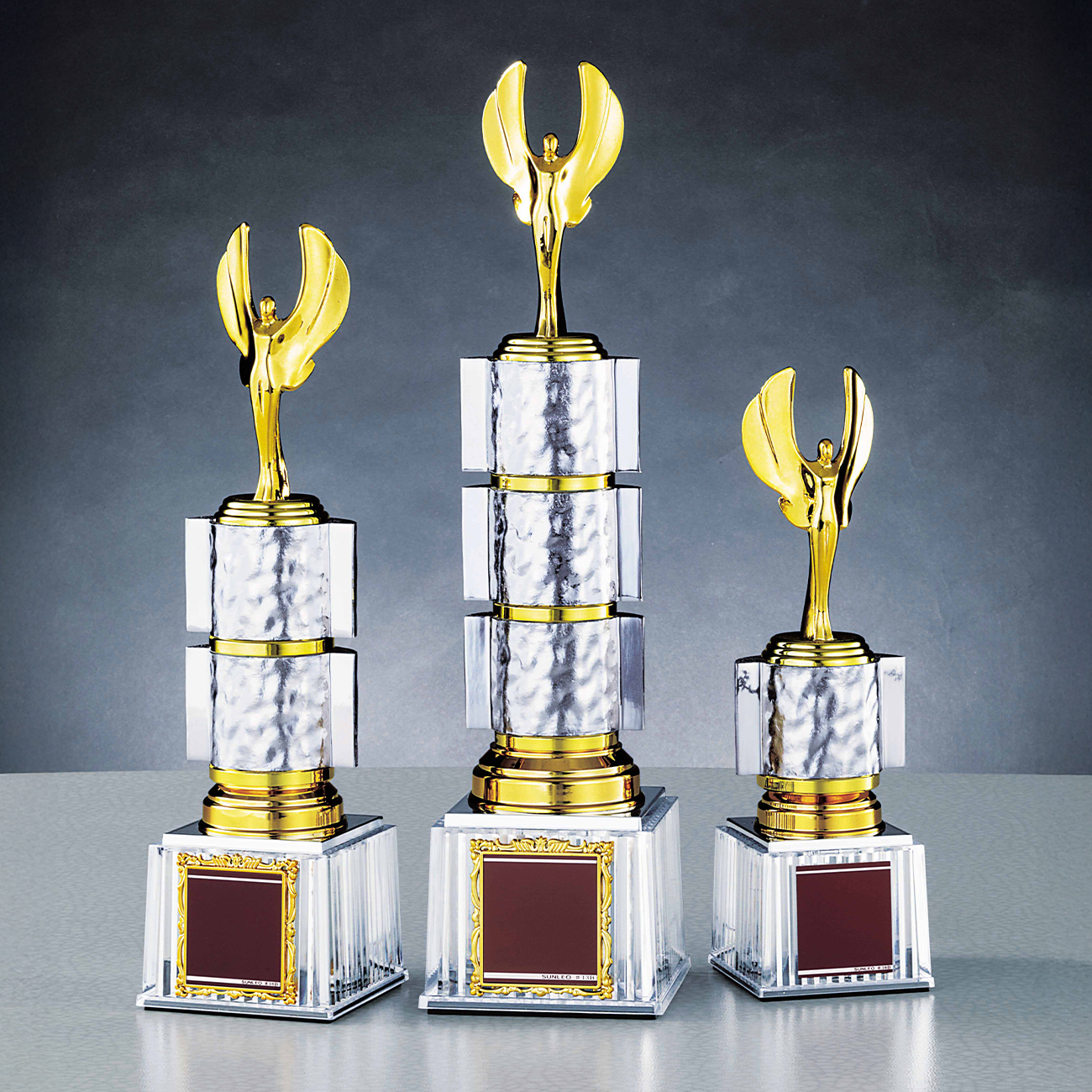 アートトロフィー 人型 金属製 BR-4625 Aサイズ