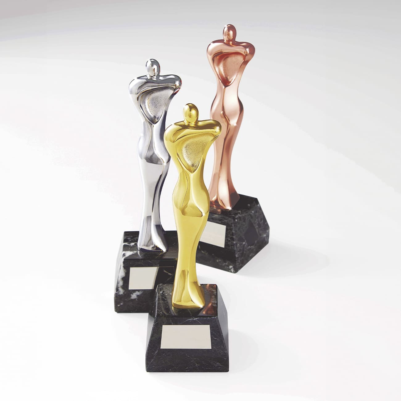 昭和レトロ　トロフィー　人形　飾り　トップ　金属製　まとめて43個　未使用 アートトロフィー 人型 金銀銅 金属製 BR-4651