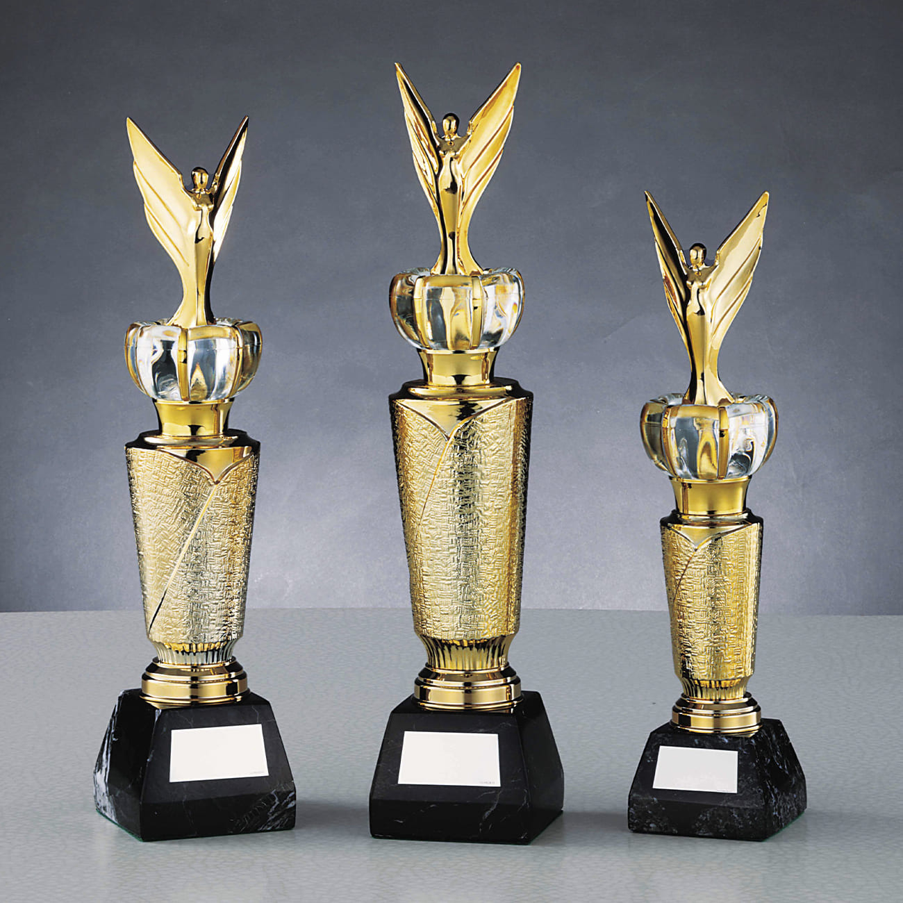 アートトロフィー　女神【Y-BR-4691_Bサイズ】高さ：33.5cm　幅：7.7cm《営業日13時までのご注文で翌営業日出荷》　[BS 5]〈E〉