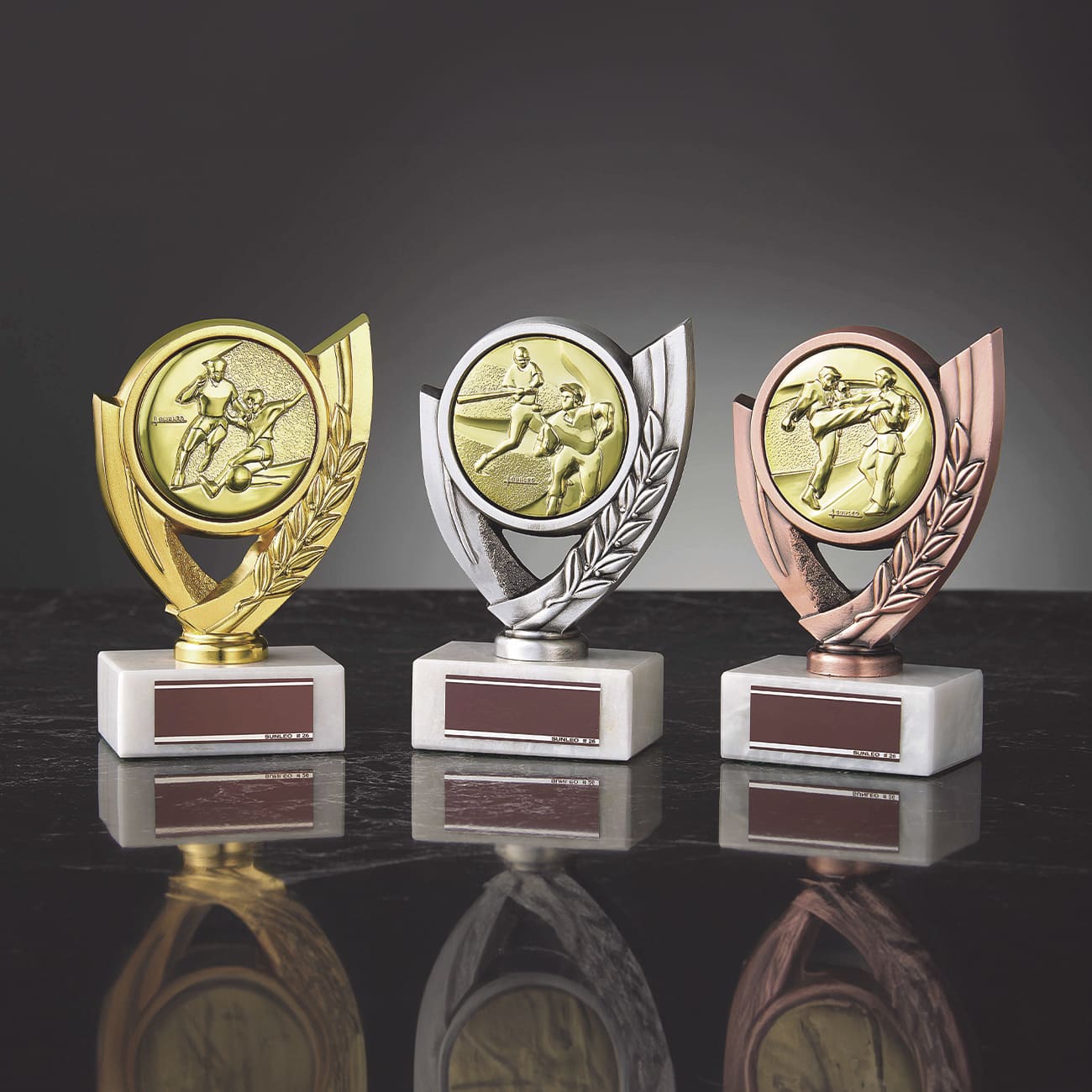 トロフィー　1位～3位　3本セット 優勝トロフィー 豪華4本柱ジャンボトロフィー SUN-TR3332