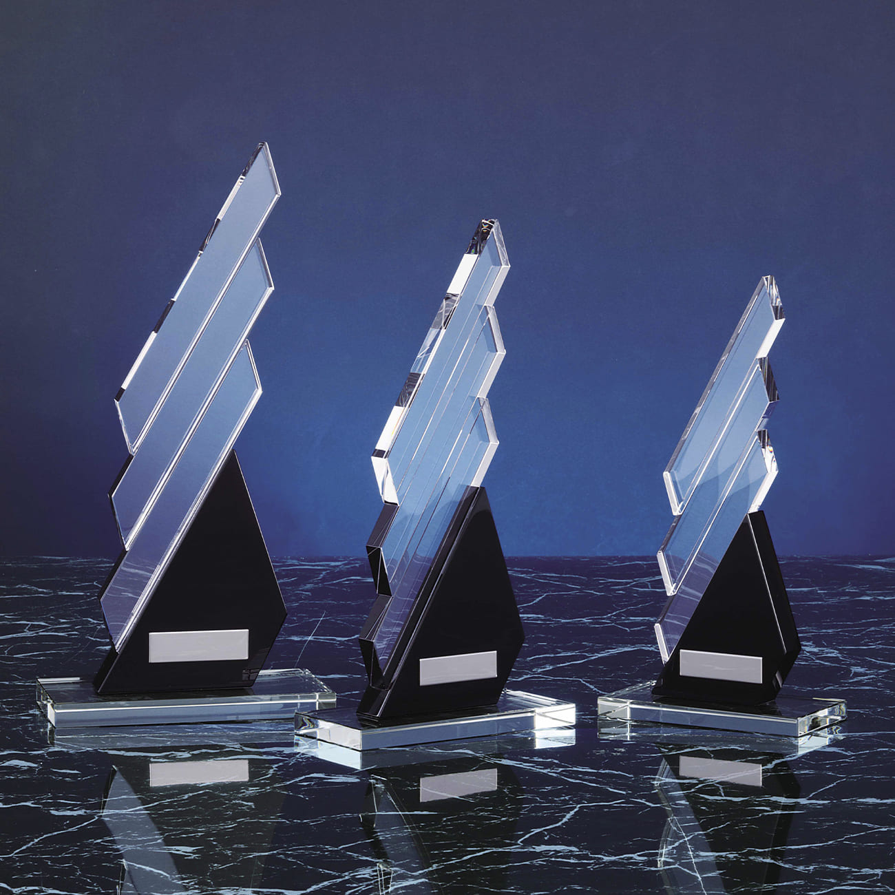 クリスタルトロフィー【Y-YC-4995_Aサイズ】高さ：28.0cm　幅：14.0cm《営業日13時までのご注文で翌営業日出荷》　[15x50]〈E〉