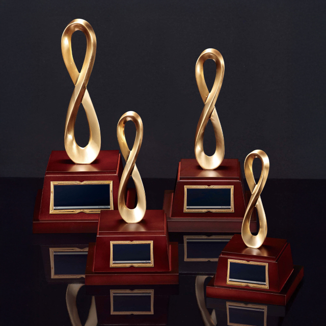 【コールド キャスト ブロンズ】 ライオン像　重さ1.5㌔ ブロンズトロフィー ライオン BT-3122 Aサイズ