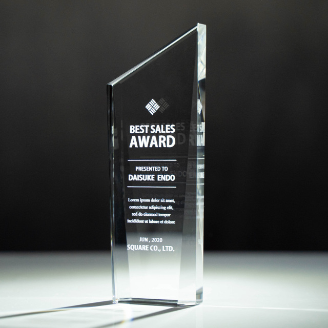 クリスタルトロフィー 内部レーザー彫刻【XC-0193_Dサイズ】高さ:14.5cm 幅:5.2cm《営業日11時までの注文完了>14時までの校了で翌営出荷》