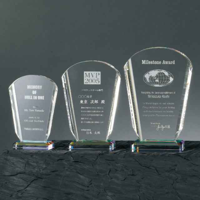 クリスタルトロフィー　内部レーザー彫刻（旧型番：O-SHD-7545）【O-SHD-7082_Cサイズ】高さ：16.0cm　幅：11.0cm《デザイン確定後 通常15営業日前後で出荷》