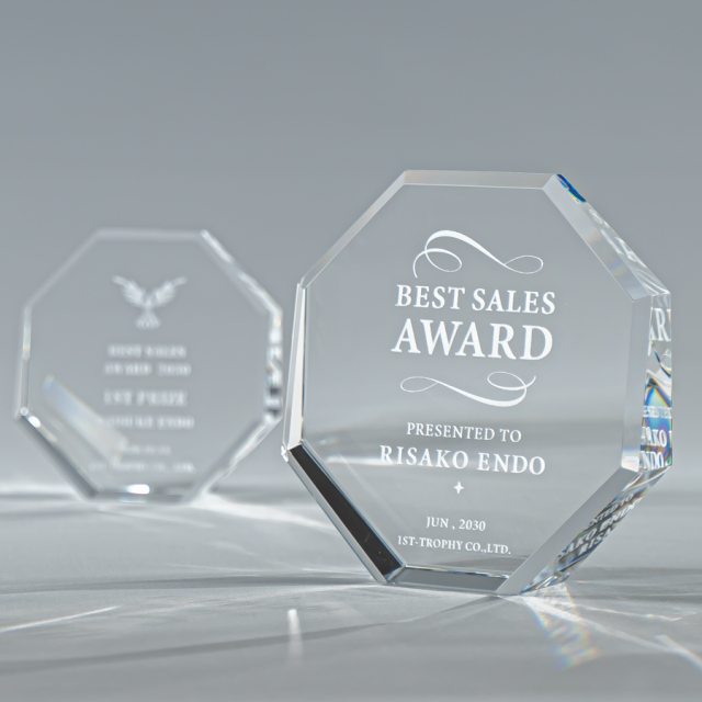 クリスタルトロフィー 内部レーザー彫刻《XC-L-0141_Cサイズ》(高さ