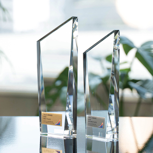クリスタルトロフィー《XC-PO-0101_Cサイズ》(高さ：12.5cm 幅：8.0cm