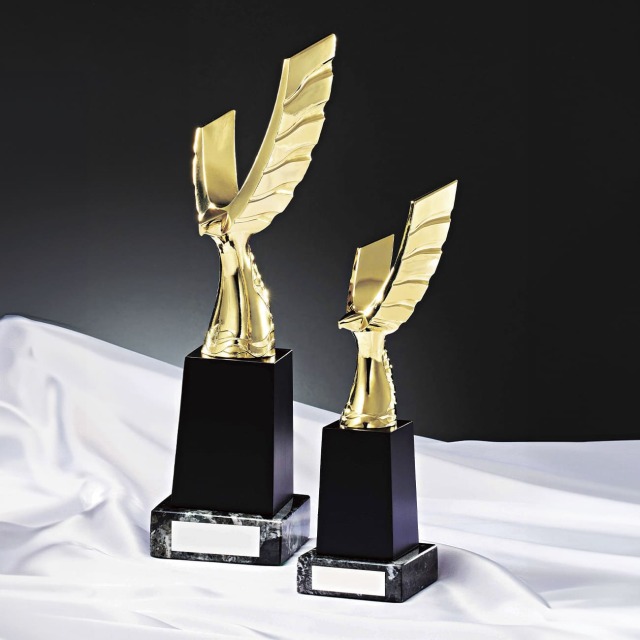 タミヤ　記念品 トロフィーとメダルセット トロフィー 金属製4本柱 A601 【40%OFF】【文字代無料】