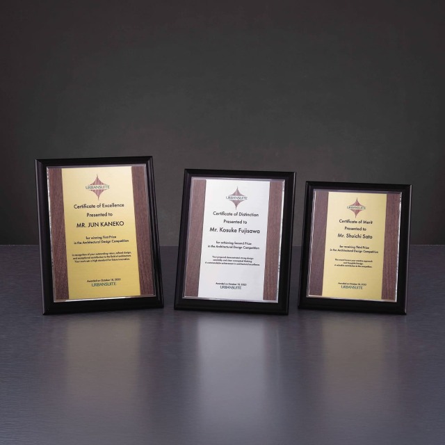 アクリル＆アルミ表彰板付木製楯　フルカラー印刷【Y-L32-02_Cサイズ】高さ：20.0cm　幅：17.0cm《デザイン確定後 通常10営業日前後で出荷》