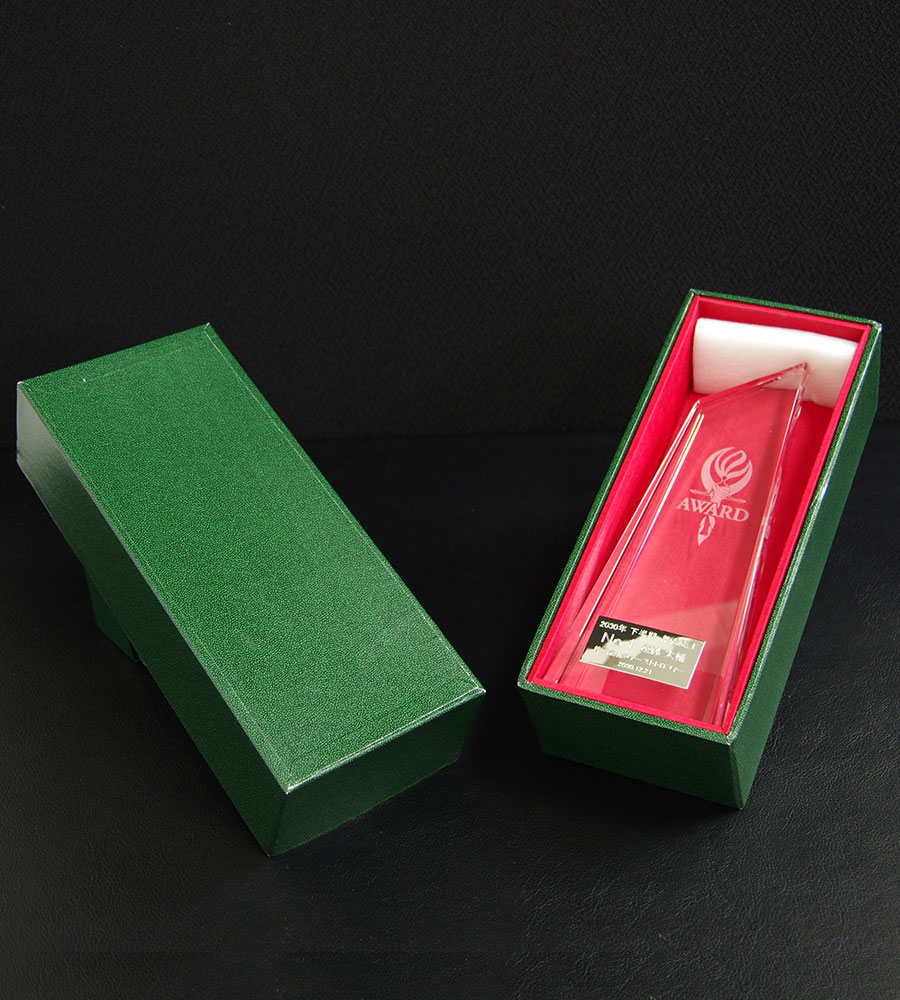 Ib 購入特典　クリスタルプレート ロゴ入り クリスタルトロフィー 内部レーザー彫刻《XC-L-0108_Dサイズ》(高さ