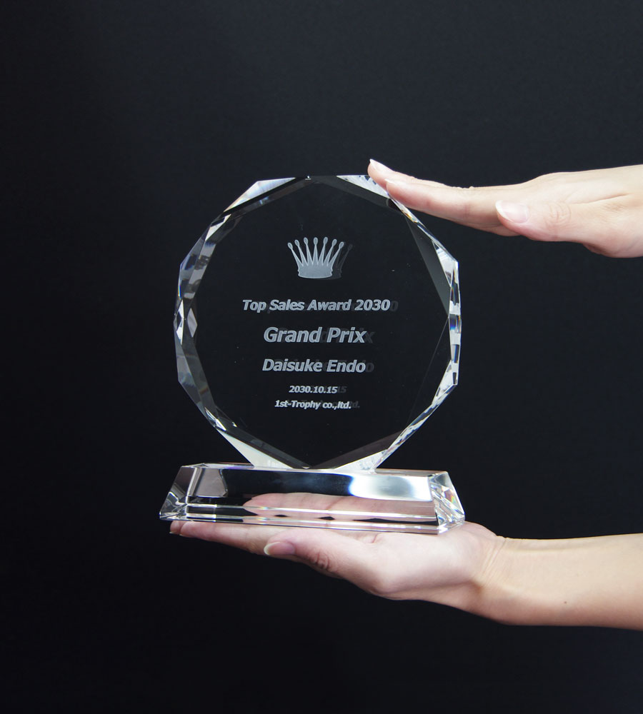 クリスタルトロフィー 内部レーザー彫刻《XC-L-0136》(高さ：18.0cm 幅
