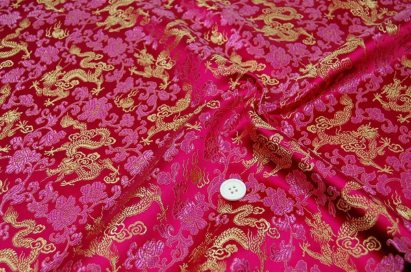 よさこいなど衣装などに最適な　チャイナドレス生地・チャイナ生地　竜と牡丹 ショッキングピンク地に金