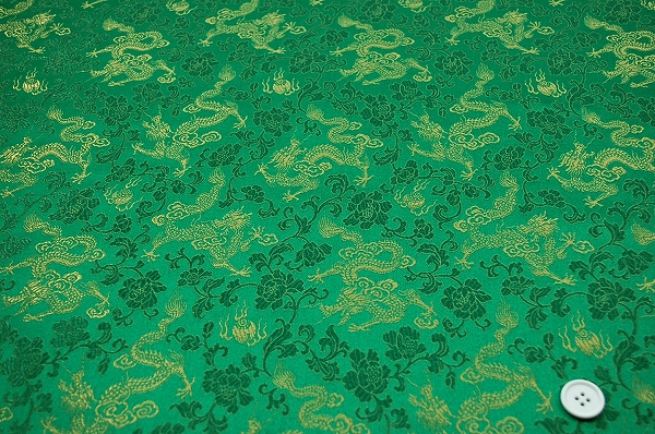 よさこいなど衣装などに最適な　チャイナドレス生地・チャイナ生地　竜と牡丹 緑地に金
