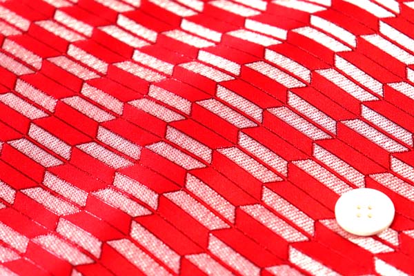 よさこいや舞台衣装に最適な 光沢感のある素材 ラメ入りジャガード 矢絣 赤X銀