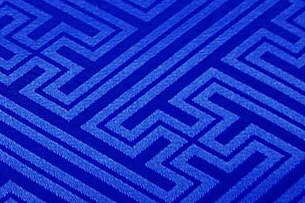 イベントや衣装に最適な光沢感のある素材　ポリエステルジャガード　紗綾形　青紫 