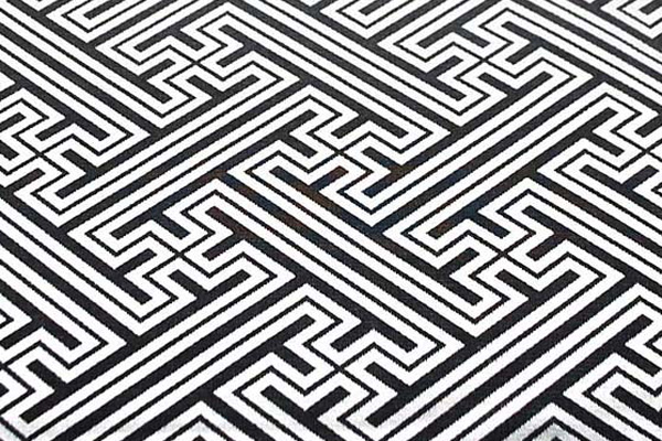 イベントや衣装に最適な光沢感のある素材　ポリエステルジャガード　紗綾形　銀鼠 