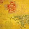 よさこいなど衣装などに最適な　チャイナドレス生地・チャイナ生地　菊・牡丹・寿文様　金（黄色）地