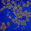 よさこいなど衣装などに最適な　チャイナドレス生地・チャイナ生地　梅の柄　青地に金　【50cm単位】 （0635-80）