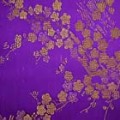 よさこいなど衣装などに最適な　チャイナドレス生地・チャイナ生地　梅の柄　紫地に金　【50cm単位】 （0635-85）