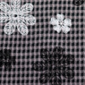 フロッキーレース調プリントギンガムニット　くすんだ薄いピンク×黒ギンガム地に白と黒の花