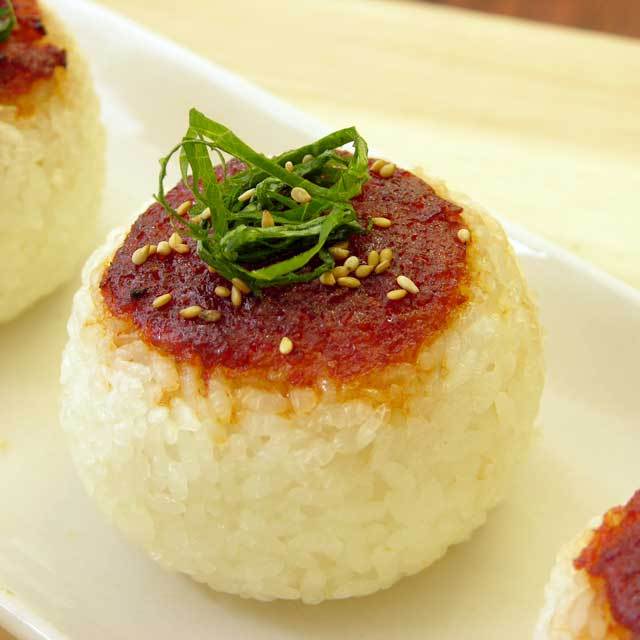 からみちょを使ったピリ辛焼きおにぎり