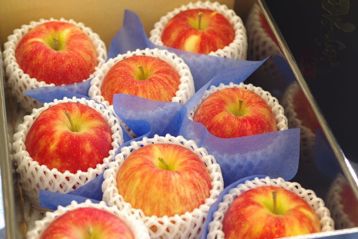 シナノドルチェりんご通信販売 長野オリジナルシナノリンゴを販売取寄。中箱 約7玉〜約9玉 長野県産