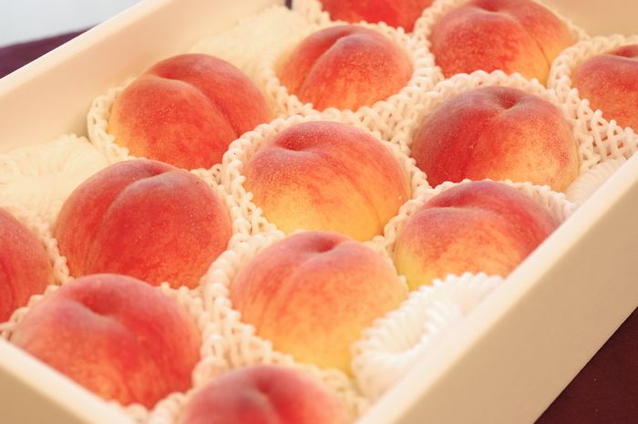 丸百のあらかわ桃　和歌山県産　約4ｋｇ　約10玉〜約12玉