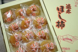 あんぽ柿通販 お歳暮干し柿に山形県産販売 平核無柿及び蜂屋柿。化粧箱 約10個〜約15個