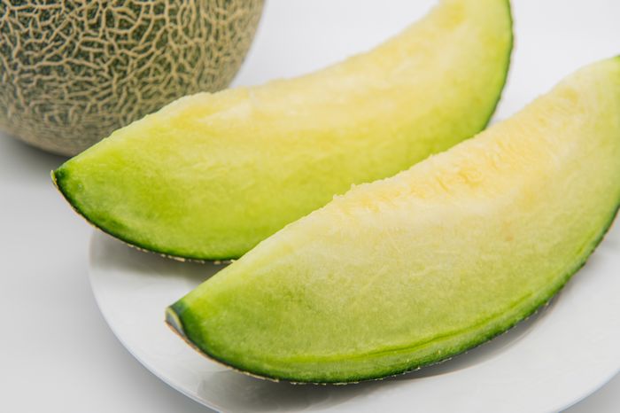 瀬上ファームの肥後グリーンメロン販売 熊本産。通販で取寄！果肉は緑色の熊本メロン 糖度約16度