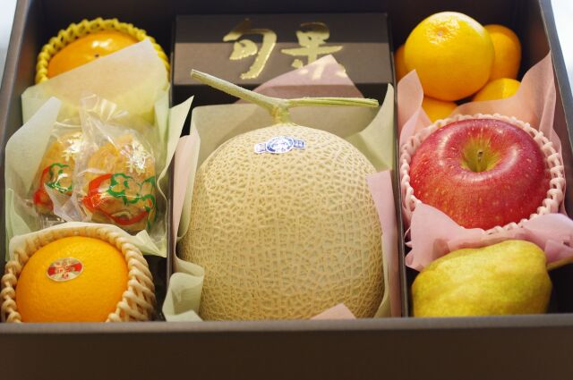 御歳暮セット　マスクメロン1玉＆紅まどんな1玉＆ふじりんご1玉＆みかん5個＆富有柿1玉＆ラフランス1玉＆あんぽ柿2個　冬ギフト