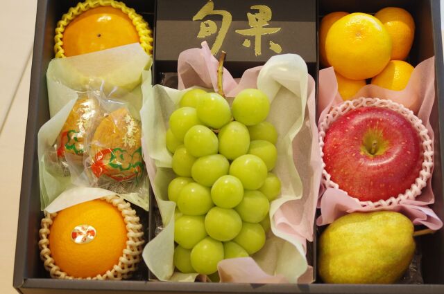 御歳暮セット　シャインマスカットぶどう1房＆紅まどんな1玉＆ふじりんご1玉＆みかん5個＆富有柿＆ラフランス1個＆あんぽ柿2個　冬ギフト