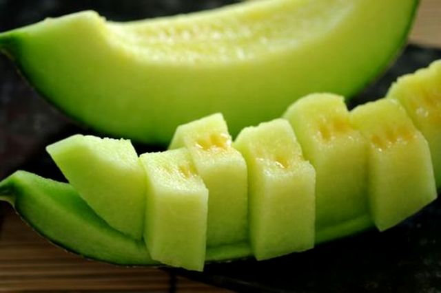 庄内砂丘メロン通販 甘えん坊 (緑肉) 糖度16度以上 2玉入販売