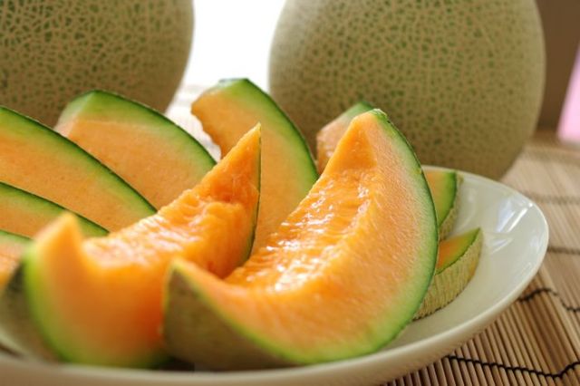 北海道アサヒメロン通販 安平町追分の糖度14度以上赤肉メロンを取寄