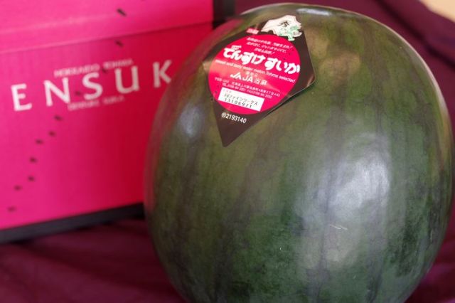 すいかさん専用ページのため購入できません。 でんすけ西瓜販売 北海道当麻産の黒皮スイカを通販で取寄。秀