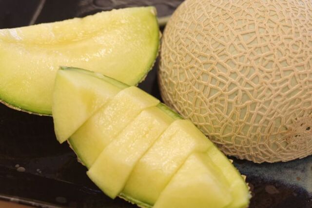 旭村マスクメロン通信販売 茨城産。糖度の見えるアールスメロンを販売。果物ギフトに 糖度約13度