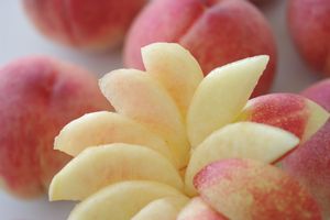 桃 通販。秋のももを販売取寄。糖度約12度のモモを果物ギフトに 小箱 5玉~6玉