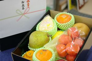 お歳暮果物詰め合わせ即日発送 フルーツお歳暮で迷った場合や お急ぎの時はこれで決まり 冬ギフト