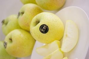 メジャー★王林りんご 糖度13度以上★つがる弘前♪中箱　約8玉〜約9玉【青森県産】