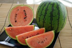 父の日 小玉西瓜2玉入 産地指定はできません。
