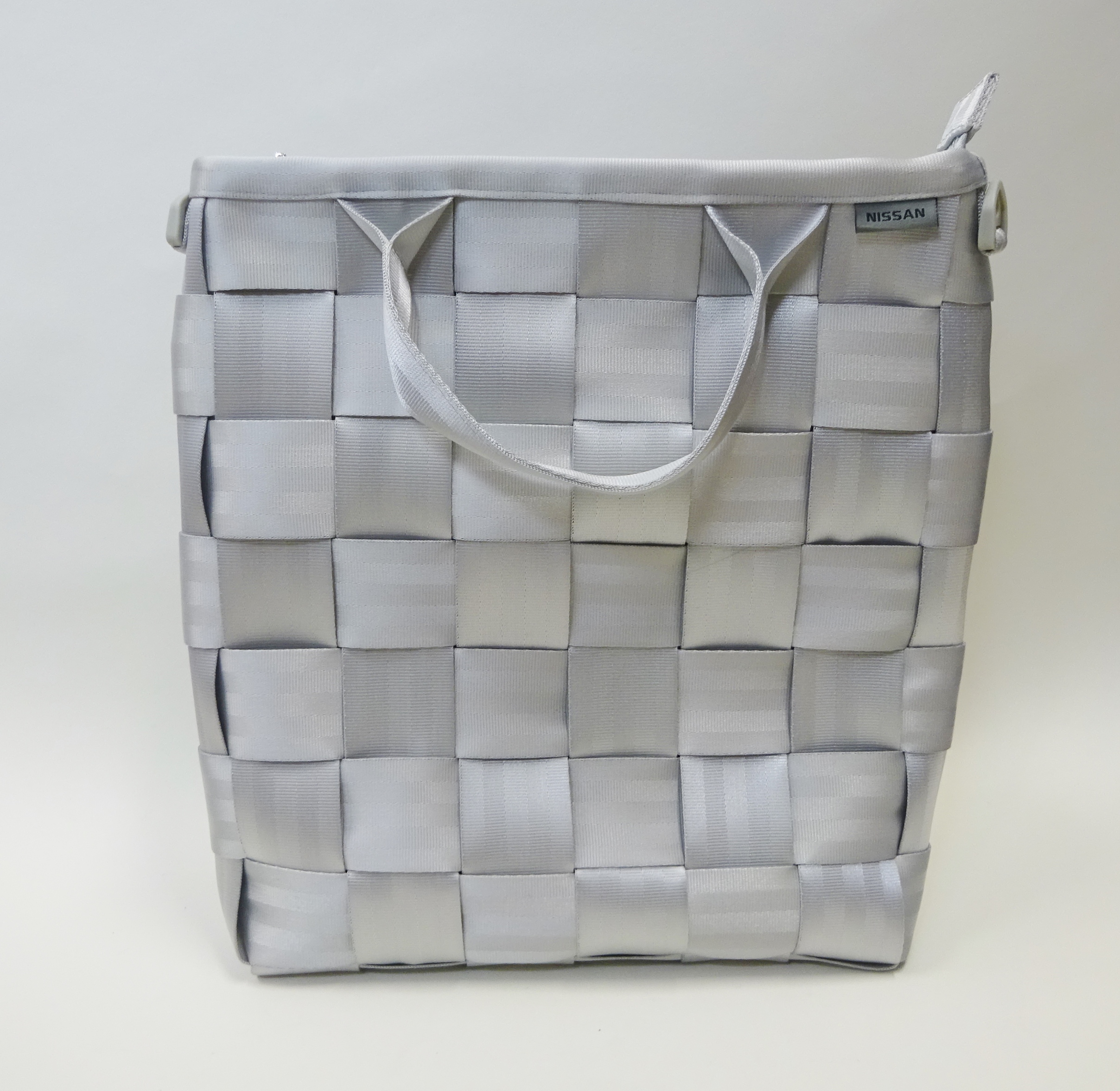 O＆E シートベルトバッグ #1486 Lectangle Bag / 縦型バッグ(NISSANモデル）：Silver xGold