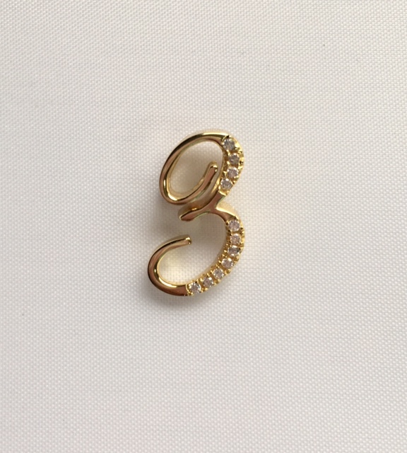 ナンバーペンダントトップ3ゴールド