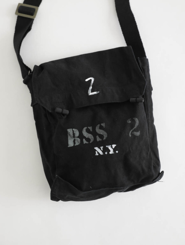 ARTE POVERA アルテポーヴェラ｜1960年代チェコ軍ショルダー RE-黒染